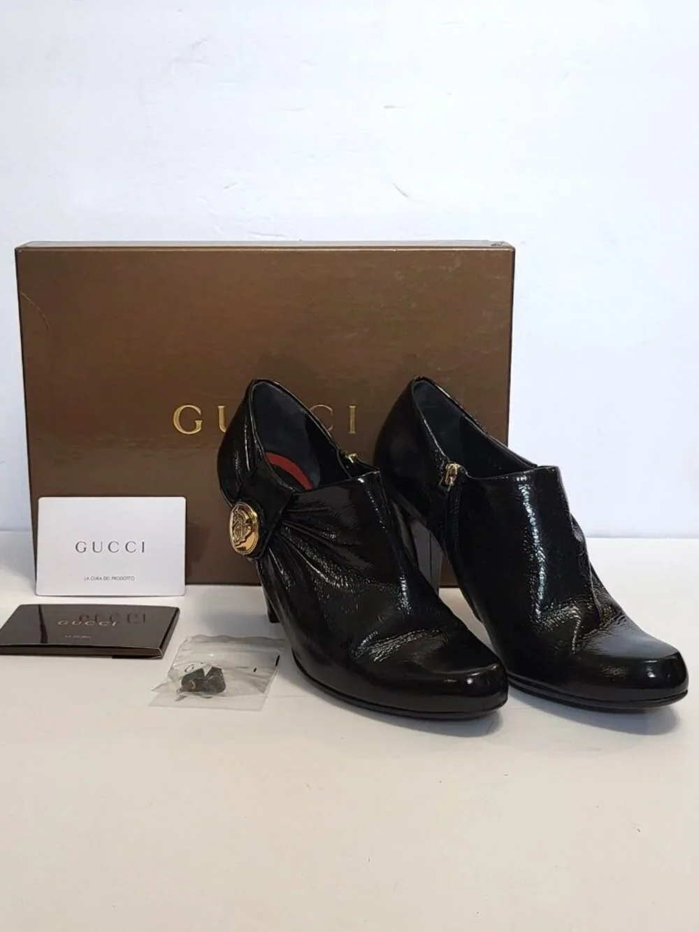 Gucci Hysteria Patent Leather Ankle Booties Crest Logo Heels